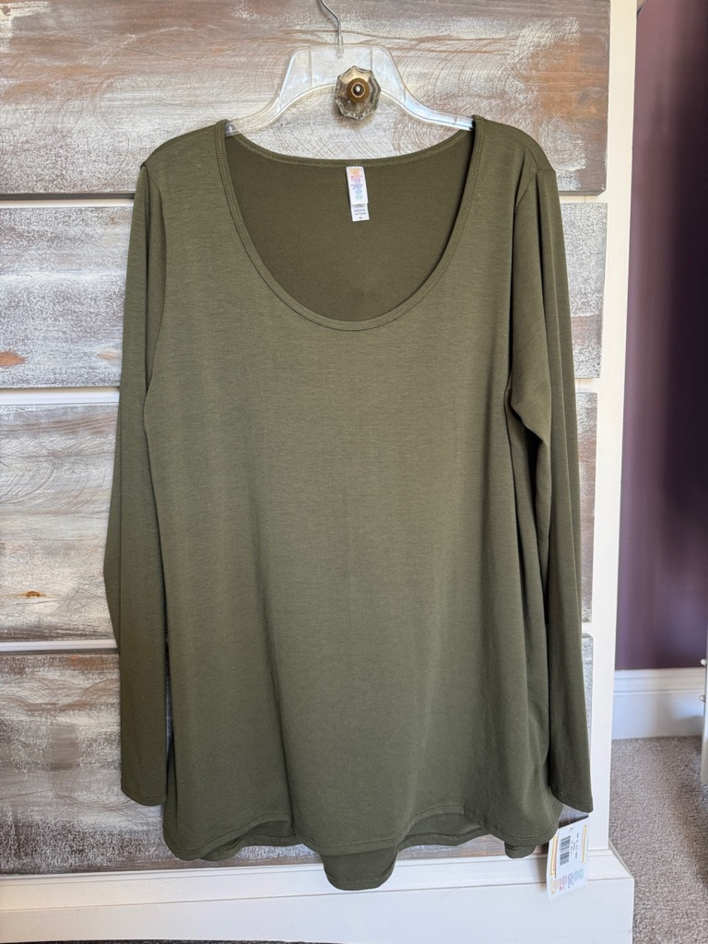 LuLa Olive Long Sleeve Scoop Neck Women's Top Lynnae